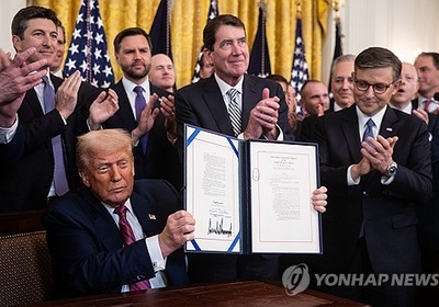 ˝스테이블코인 시대 본격화˝…트럼프, 지니어스 법 서명하며 달러 패권 강조